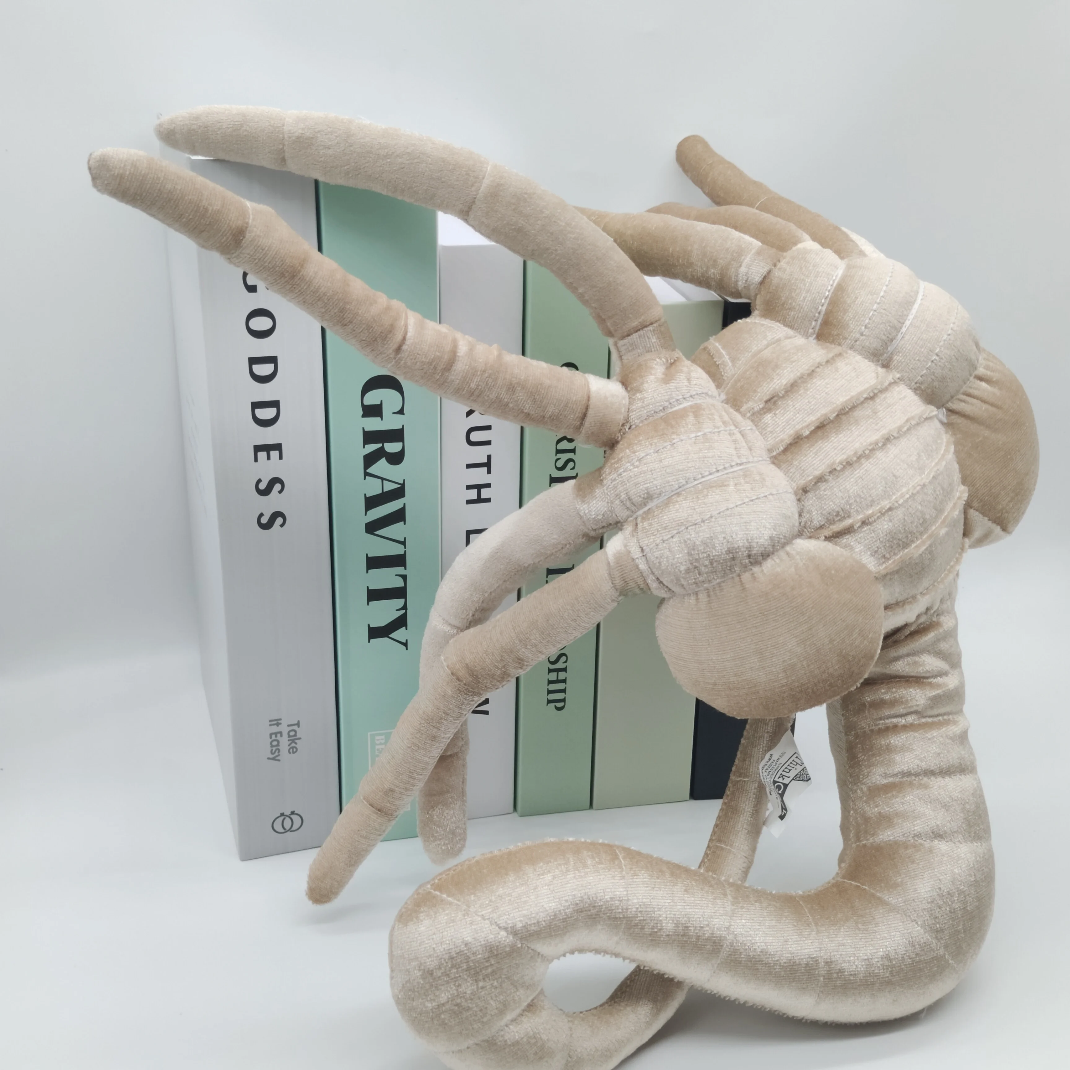 دمية قطيفة على شكل إكسينومورف  - مراجعة Xenomorph Kids Toys وسعره